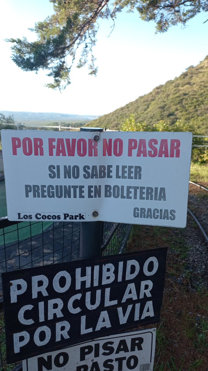 Marcoviedo's tweet photo. @supercarteles Este está en parque de diversiones para niños.... https://t.co/5bc4qR7AHS