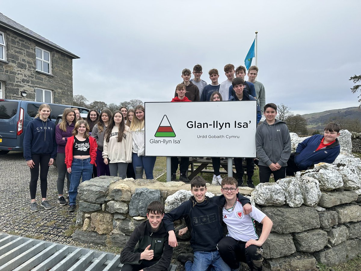 Urddieuenctid's tweet photo. Penwythnos wych ar y cwrs #SWOGIO yng Nglan-llyn Isa’.
Hyfforddiant :
Cymorth Cyntaf, Amddiffyn Plant, Gemmau, Coginio, Hylendid Bwyd, Ymwybyddiaeth Hunanladdiad a llwythi o atgofion i’w trysori.
edrych ‘mlaen i’ch gweld yn #swogio ar lawr gwlad. #urdd #gwirfoddolwyr https://t.co/jGX9Cxqj59