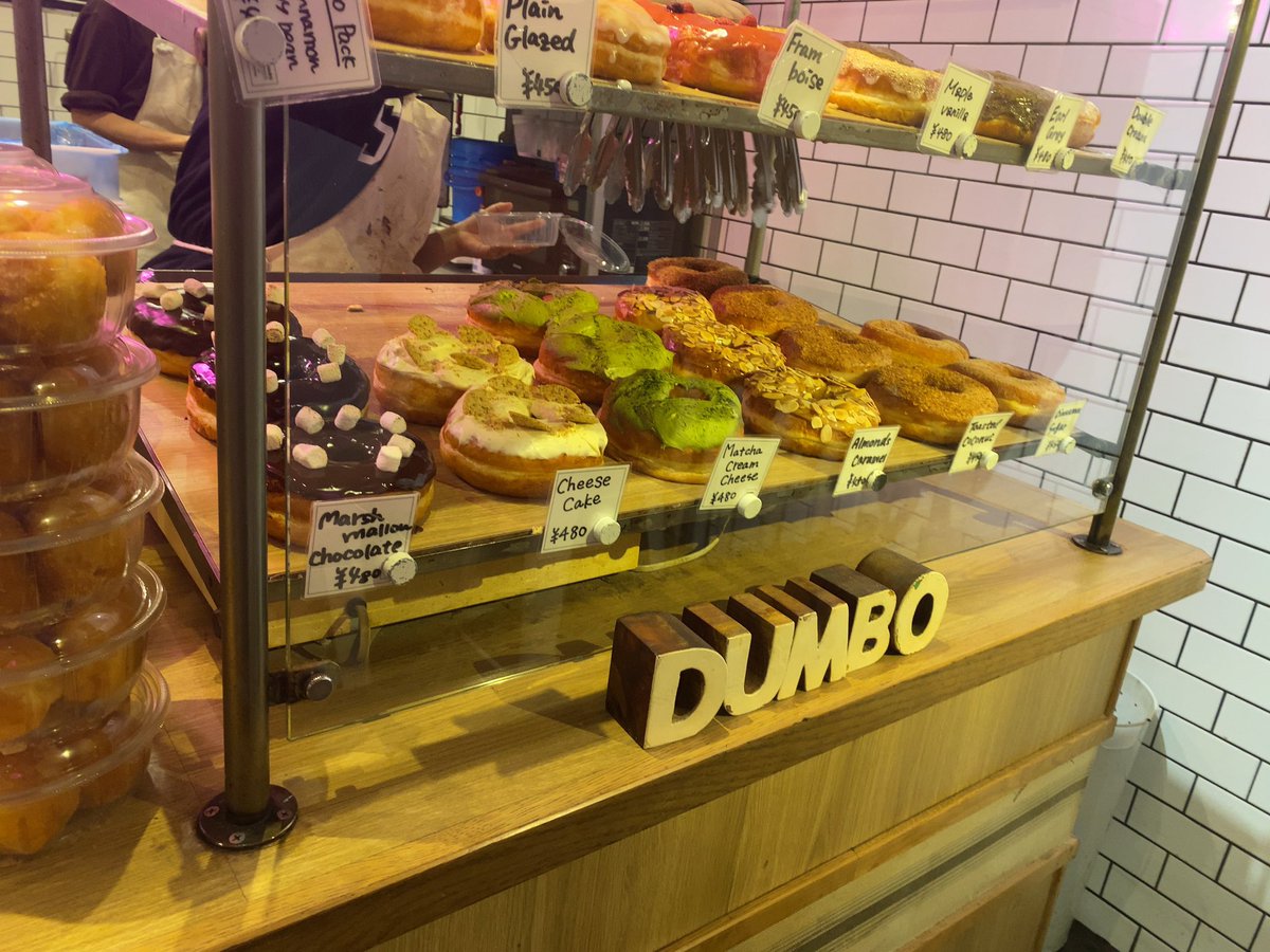seclu7's tweet photo. 通るたびに可愛いお店🍩って思ってて、キスブサで使われたって知ってから、買うタイミング測っててやっと購入🫥
選んだマシュマロチョコレートが、玉ちゃんも食べてたって買ってから知って、ふふふふふ…💛
#DUNBO
#ダンボドーナツアンドコーヒー https://t.co/nMYbgTGGtb