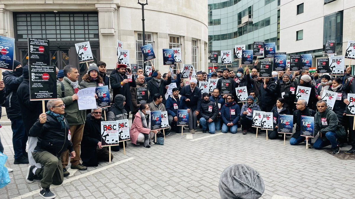 bbc_protest's tweet photo. Live from BBC headquarters in London
#BBCLies
#ProtestAgainstBBC https://t.co/Yv5rJgw2Or
