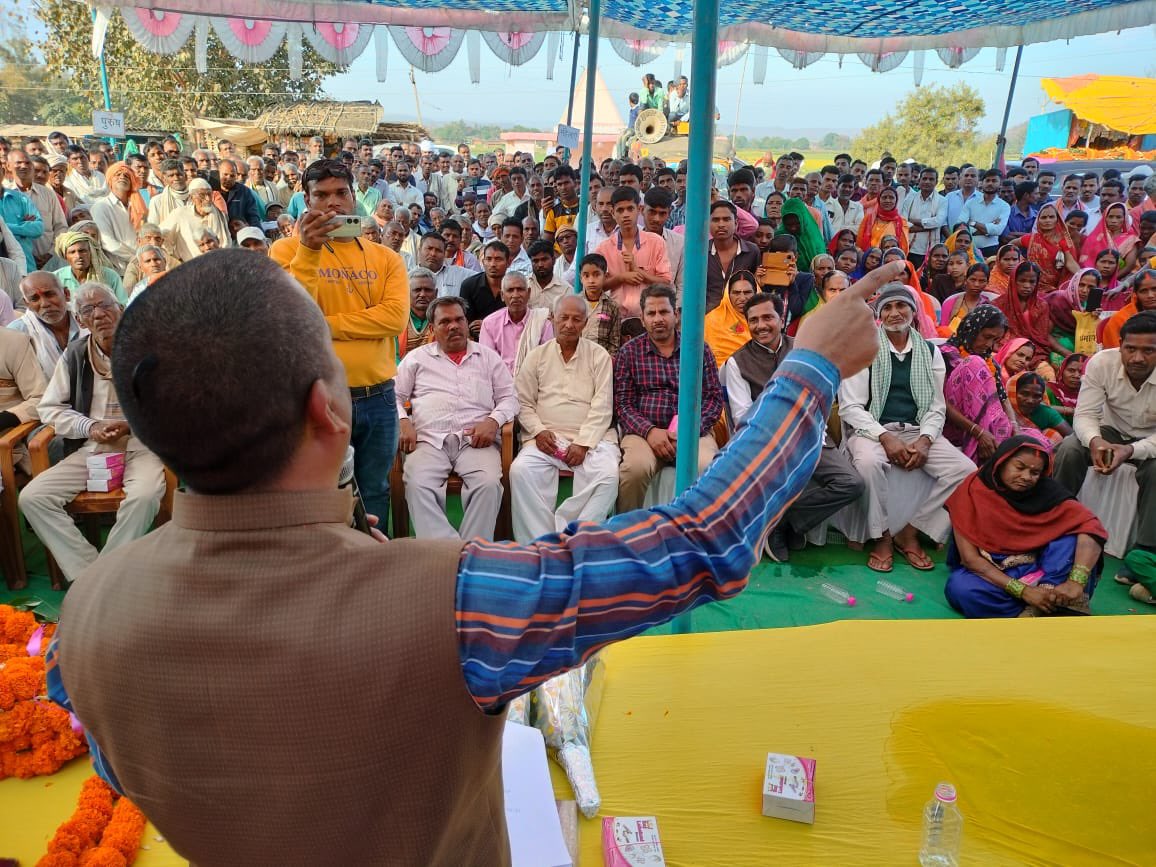ShahiPratap's tweet photo. विकास के पथ पर भवनाथपुर मेरा क्षेत्र ...

विपरीत परिस्थिति में भी हौसला नहीं छोड़ा और विकास का दो दो पथ १. मकरी से सिंघीताली २. रोहिणिया से गरबाँध घाटी तक कालीकरण पथ का शिलान्यास किया गया .. जनता के वर्षों पुराना माँग को पूरा होने से मुझे भी जनता के साथ साथ अपार ख़ुशी हो रही है . https://t.co/79e5kZ8YsX