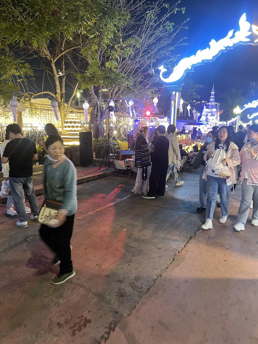 TrongKye's tweet photo. 我滴妈，告庄全是人 https://t.co/MqlkxP7VYd