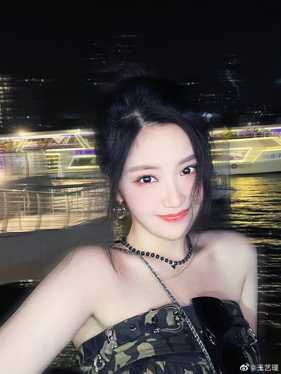 WangYijinTH's tweet photo. 230129 #WangYijin update weibo 

เอ๊ะสรุปอี้จิ่นกลับจีนรึยังคะ IP Thailand ค่า 😂😂 ฝันดีนะคะที่รัก มาเมืองไทยแซ่บมากเลยค่า กี๊ดดดดดดด ไอคอนสยาม

🖇 https://t.co/iFMo0Y1RLv

#王艺瑾 #หวังอี้จิ่น #Ritawang https://t.co/gA9FSGsWHb