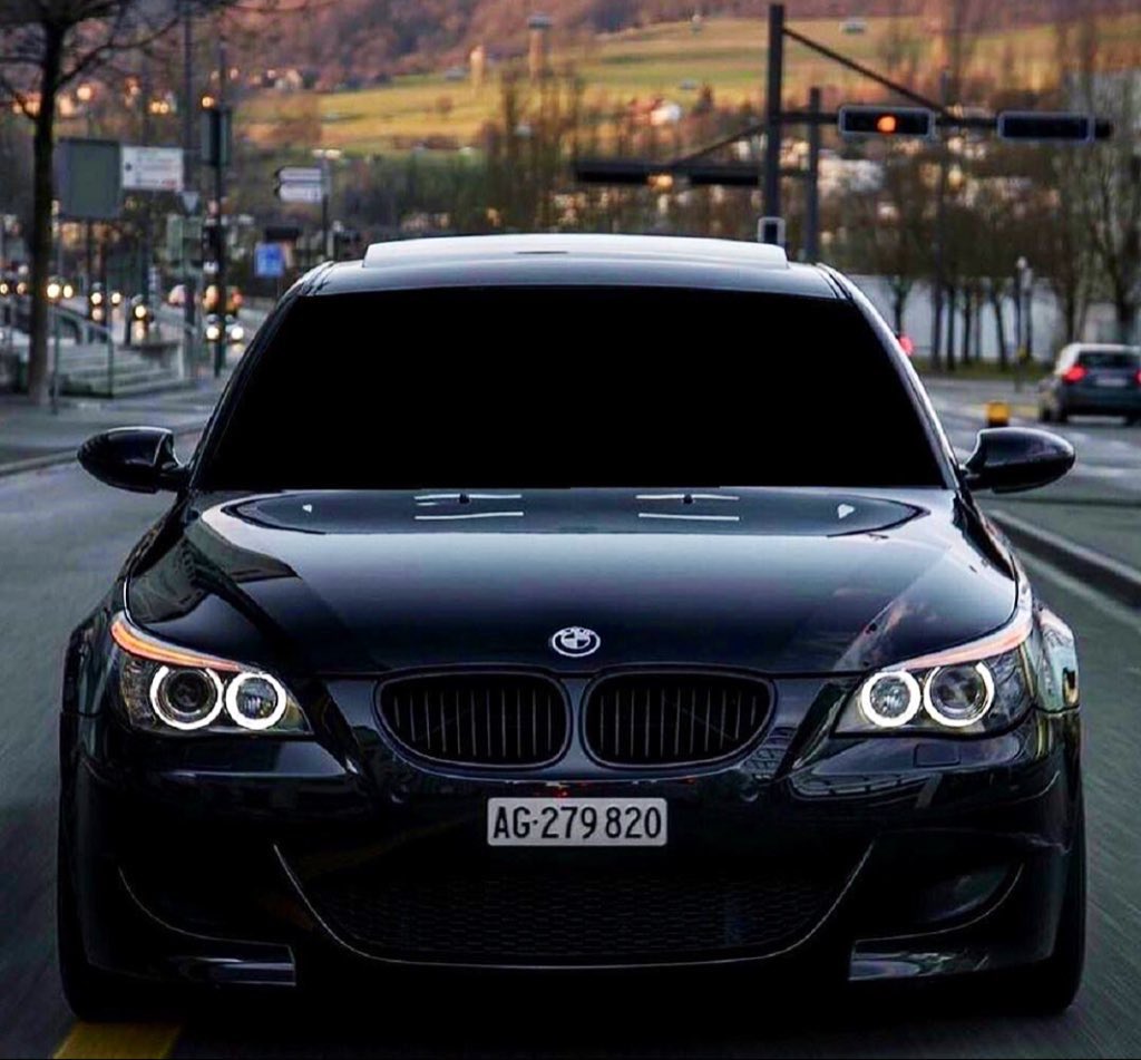 Wld_MPaket's tweet photo. C’est quoi la BOAT (Berline All Time) pour vous ? 

Pour moi c’est la M5 E60 en raison de sa mécanique hors du commun ! https://t.co/C8XWwpCgmZ