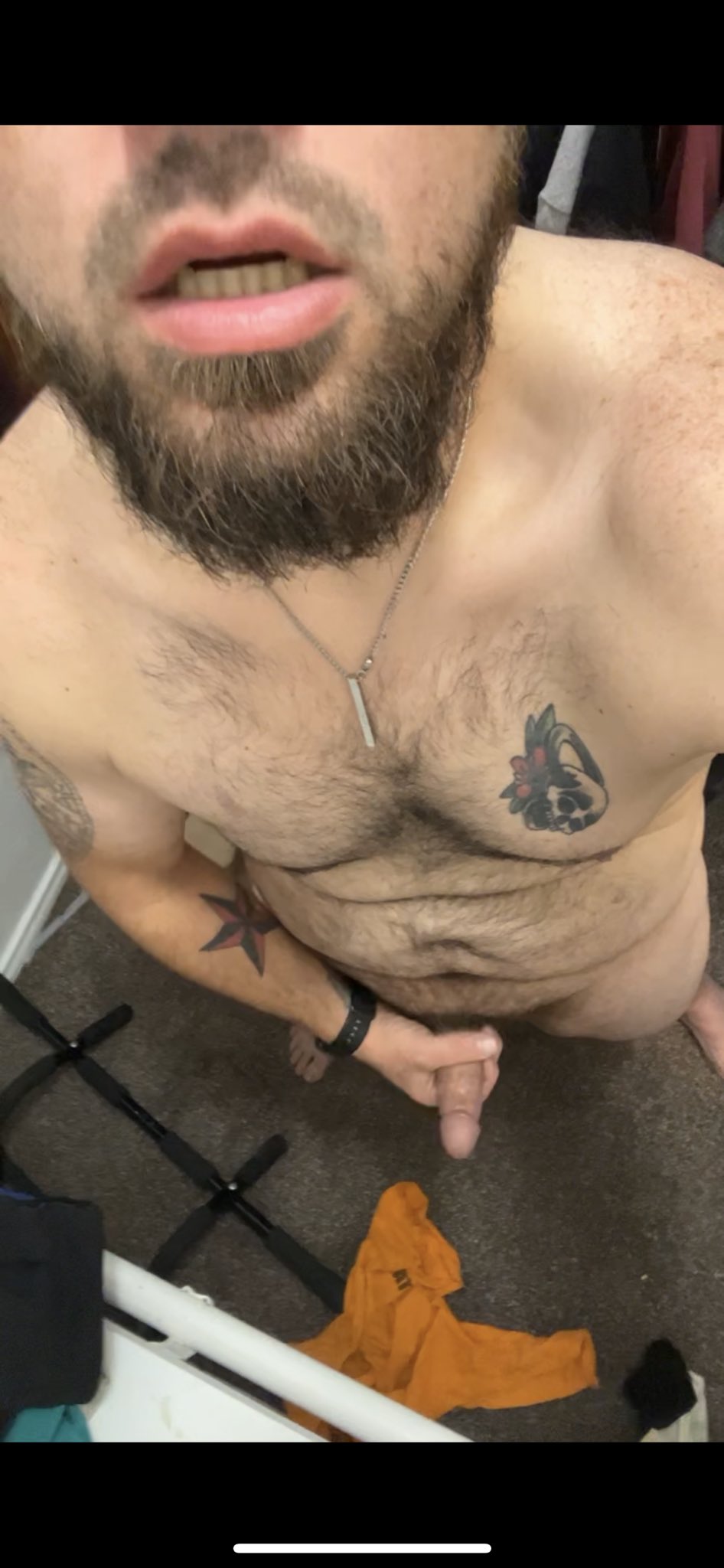 2 pic. Got so horny after my workout today, decided to jerk off and I felt huge af ;) https://t.co/j0aOwai8wr