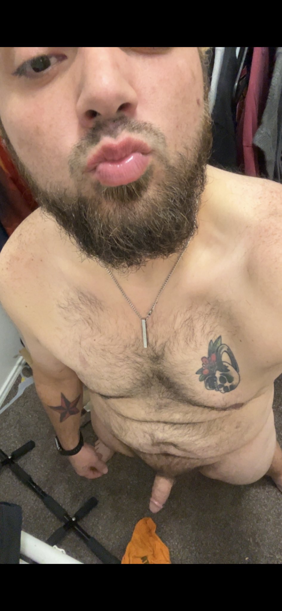 1 pic. Got so horny after my workout today, decided to jerk off and I felt huge af ;) https://t.co/j0aOwai8wr