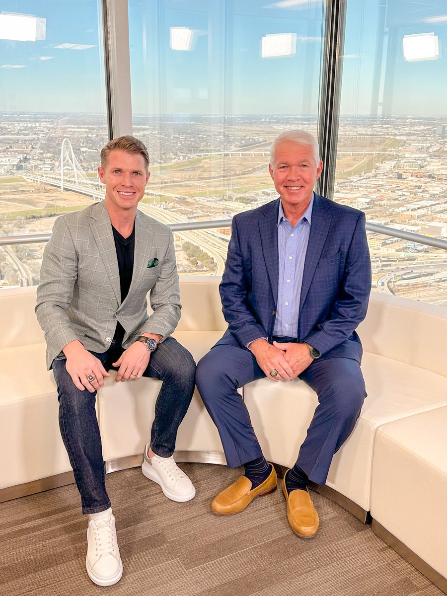 chase_wasson's tweet photo. 🔥 🆙 for message from @CoachHalWasson “Be at your BEST when it matters the most”

Silver 🦊 in Studio @MarketScale

🧱 by 🧱 shares journey as a @texashsfootball coach on steps to become a 🏆 all time winningest #TXHSFB coach @CarrollDragonFB 

Tune In 🎧 🔜 #WinTheDay w Wasson https://t.co/CKHEfVTWKf