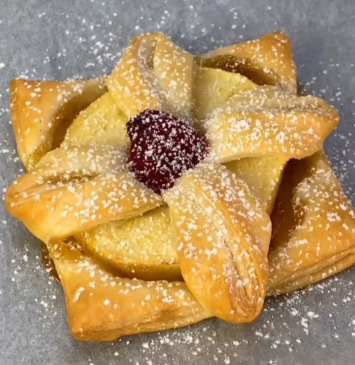 Menubook7's tweet photo. Apple pie 😋
#Apple #pies #pastry #ChefWay #foodislife #foodreview #sweet #sugar #Jam https://t.co/f5EMP6Drdl