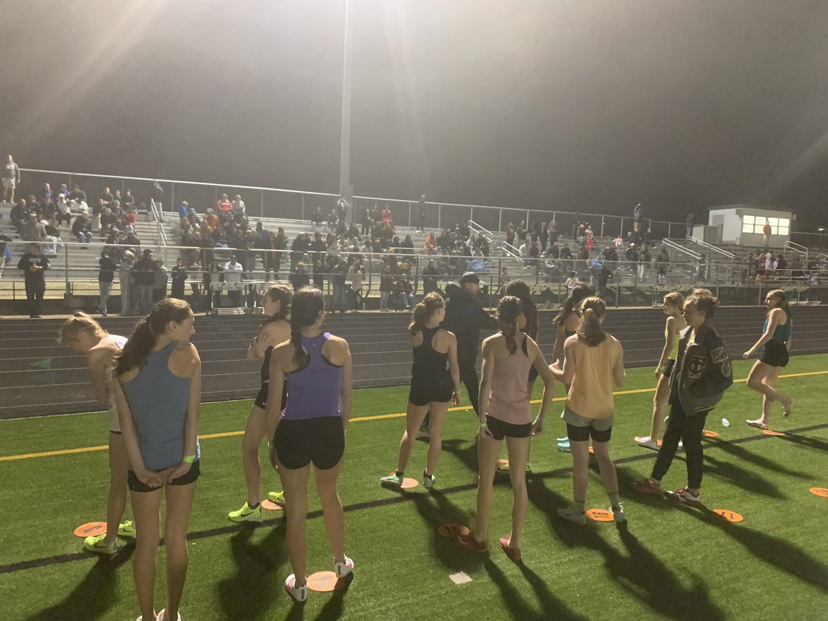 XcBoswell's tweet photo. 15 Pioneers run PERSONAL RECORDS in Southlake!!! Nothing beats this environment. Way to end our first big training block of the track season! #bosxc #bostf @boswellpioneer1 https://t.co/i66uWC0G2k