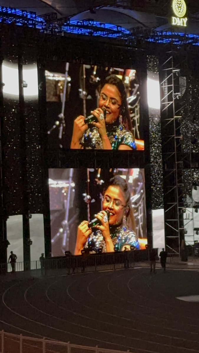 artineee's tweet photo. Same energy level fews years back saw on #supersinger6 stage🔥 @RakshitaaSuresh always rocking🫶🙌  #ARRLiveInMalaysia #ARRahmanconcert https://t.co/tjXouH2CFG