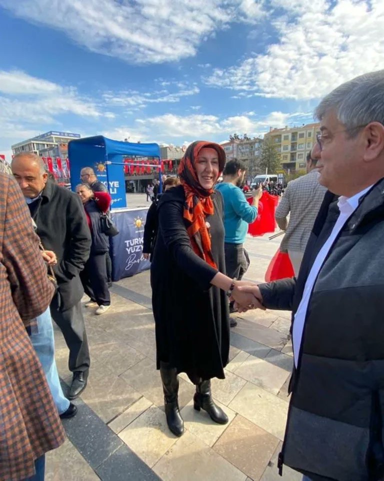 AKEfelerKadin's tweet photo. AK Parti Efeler Gençlik Kollarımızın  Kent Meydanında #TürkiyeYüzyılını anlattıkları AK Noktamızı ziyaret ederek hemşerilerimiz ile sohbet ettik.

Cumhurbaşkanımız Sn. Recep Tayyip Erdoğan’ın liderliğinde AK Parti’mizin vizyonunu anlatan Gençlerimizin emeklerine sağlık https://t.co/9DSWlYMUMI