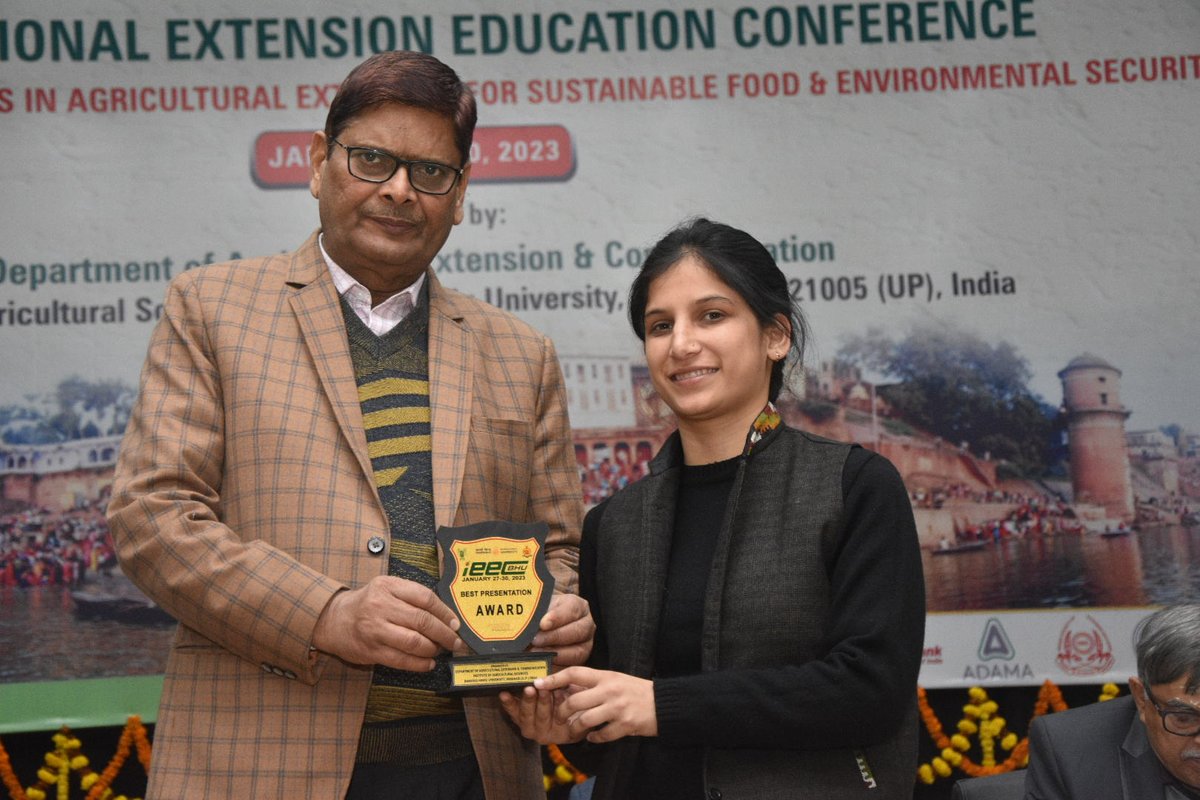 ext_edu_bhu's tweet photo. चार दिवसीय अंतरराष्ट्रीय प्रसार शिक्षा सम्मेलन के समापन समारोह में पोस्टर और ओरल प्रेजेंटेशन के विजेताओं को 
@registrarbhu @RGU1984 @directoragbhu ने अवार्ड प्रदान कर सम्मानित किया। https://t.co/kEO1KYxPSD