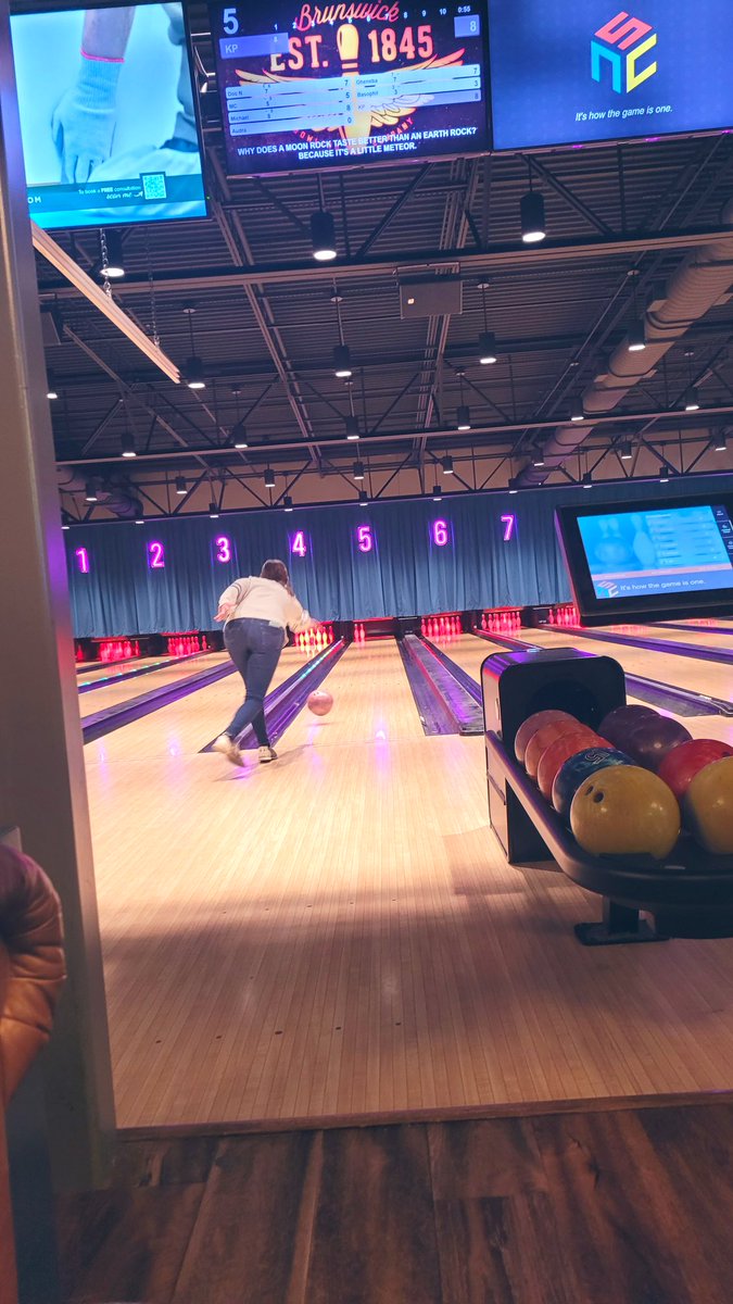 UMMC_AnatomyPhD's tweet photo. Our grad students took Dr. Notebaert bowling on Friday as a way to say goodbye and good luck as he moves on to his new position in Illinois. He is going to be missed! https://t.co/YgLsfJbyja