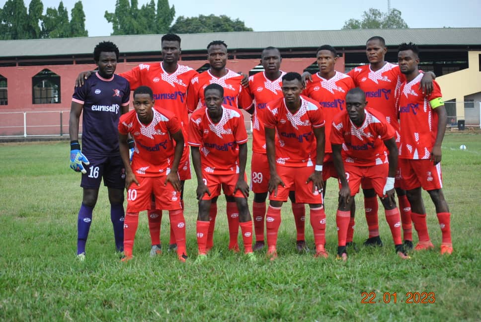 I think something is wrong with this Jerseys, the Chairman and the players jerseys looks different or is it my eyes, @AbiaWarriors and @PastorInyama kindly explain?