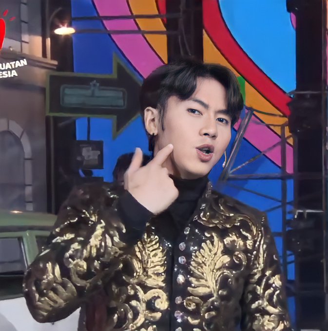 @yerimiesslle Dan akhirnya, penampilan dari Bisma dan Rafael telah selesai. Sebelum meninggalkan panggung mereka bersama-sama mengucapkan salam kepada penggemar. 

"Terimakasih semua yang sudah menonton kami, semoga kita bisa bertemu dilain waktu. Sukses terus untuk kita semua. Terimakasih"