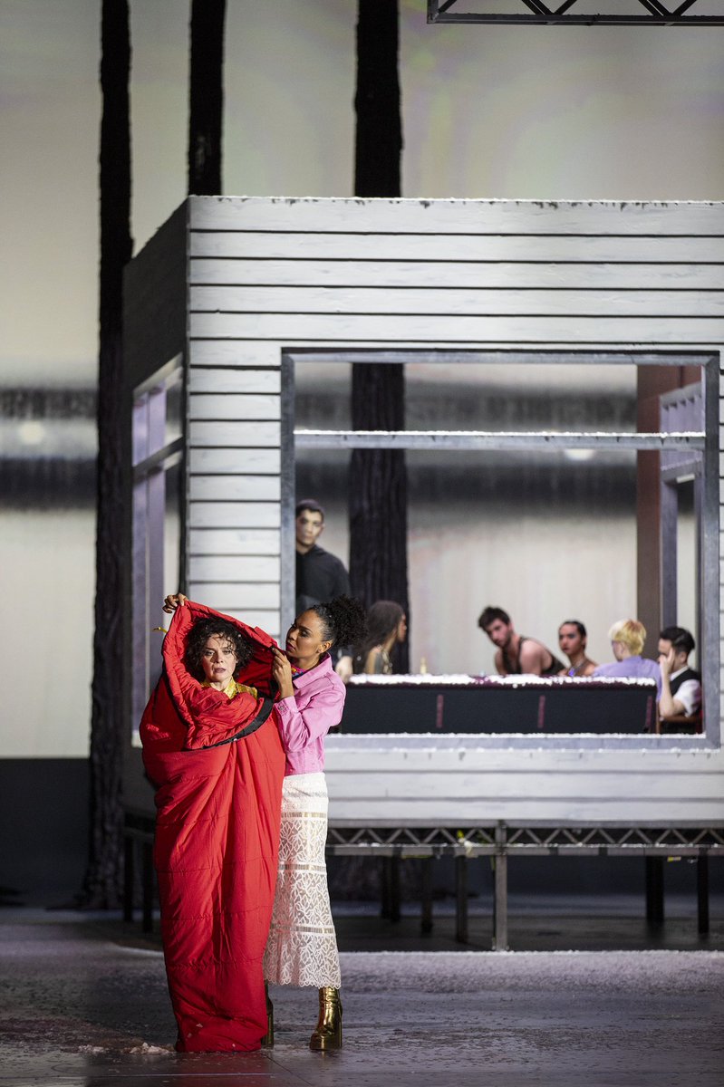 TOI, TOI, TOI allen Beteiligten der Premiere von DIDO AND AENEAS … ERWARTUNG heute Abend im Nationaltheater.
#BSOdido