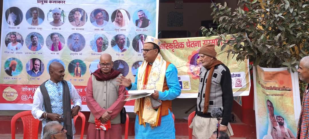 Directrramy's tweet photo. With @Ramsevakthakur9 Binay Karna Sumit Saurabh at @lucknour
Babaji kuti 
Honouring Ramsevak ji for 
#GoswamiLakshminathParamhans 
DocuDrama.

News paper today article https://t.co/FFrzrv1JZP