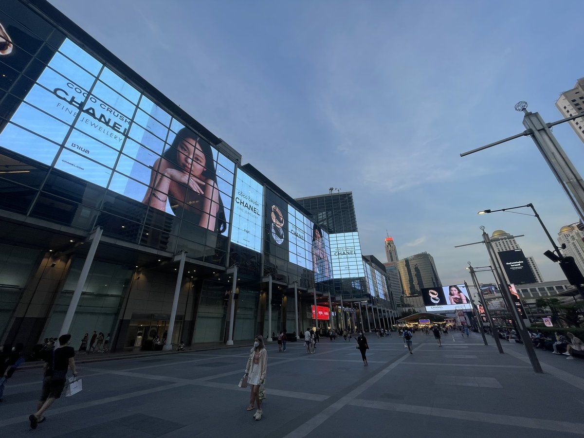 peacebmr's tweet photo. Jennie x Coco Crush
📍Central World, Bangkok
#chanelfinejewelry #jennieforcococrush #JENNIE #Jenniekim #cococrush https://t.co/A9aPAARKE2