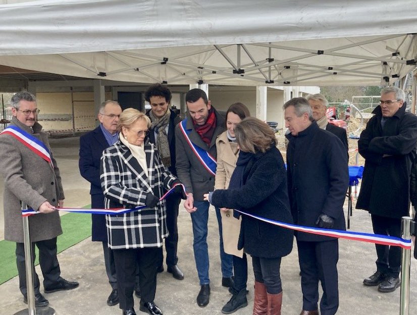 RNational_95's tweet photo. Pose de la première pierre du Groupe scolaire de #Mours ce matin avec notre conseiller régional @JBaptiste_Marly un très beau projet de rénovation en transition énergétique 🇲🇫 https://t.co/I2ONoQfsRG