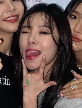 wheefolder's tweet photo. uhm https://t.co/LcNx86d8xm