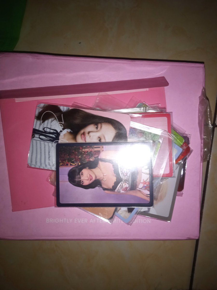 NantaUta's tweet photo. Wts 29 pc+envelope and box Scarlett x Twice 
Ada 2 PC Scarlett x Twice
Borongan ya guys
Box minus ya ges ya
350k nego lagi butuh buat keperluan
#wtspc
#wtspcnct
#wtstwice https://t.co/CJxATngPMs