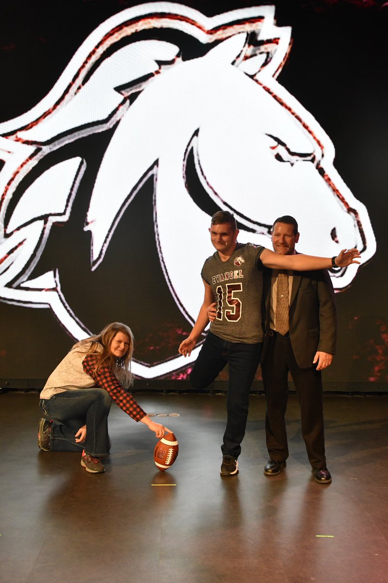 100% blessed and committed. It's time to get to work! #CodeMaroon #GoValor <a href="/dan_swofford/">Dan Swofford</a> <a href="/CoachHepola/">Chuck Hepola</a> <a href="/KohlsKicking/">Kohl's Kicking Camps</a> <a href="/AthleticsAva/">Ava Athletics</a>