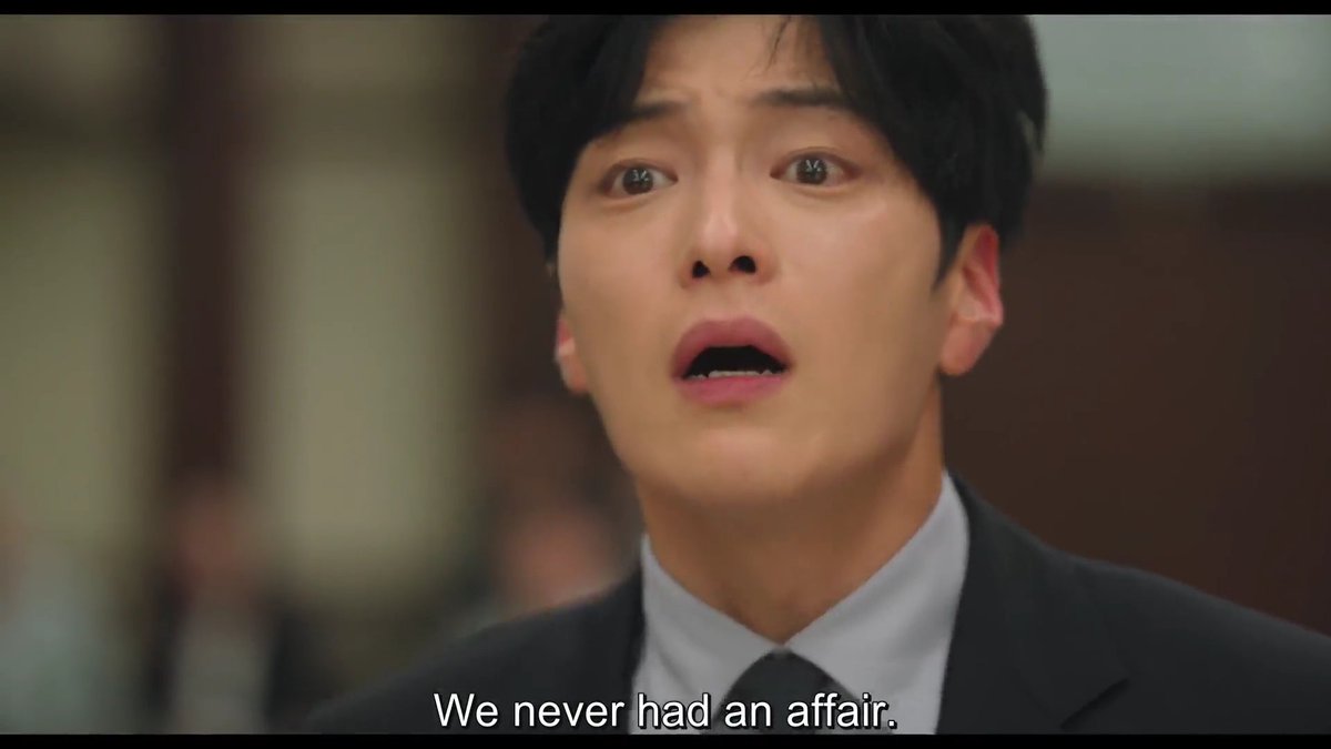 mykdramanotes's tweet photo. see i knew he didnt cheat but faking cheating to get a divorce DOESNT MAKE IT BETTER. how can an adult not communicate about a problem with his partner of 10 years but goes and does this instead? there better be a veryyy good excuse why he did this 
#StrangersAgainEp3 https://t.co/dWCpOcIagp