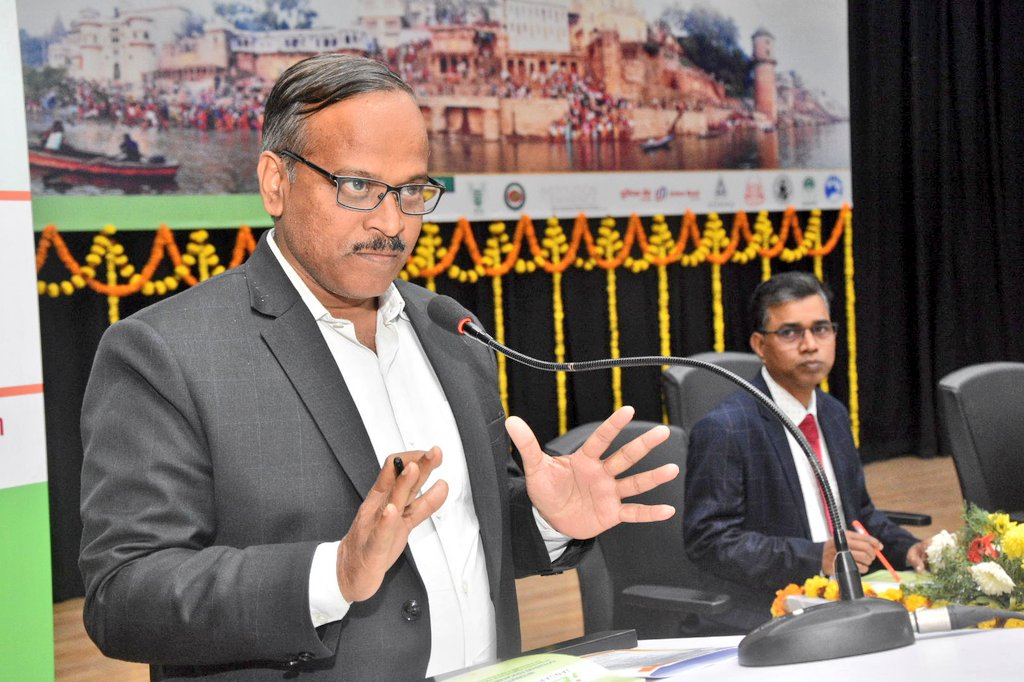 ext_edu_bhu's tweet photo. चार दिवसीय अंतरराष्ट्रीय प्रसार शिक्षा सम्मेलन के समापन समारोह में उपस्थित कृषि वैज्ञानिकों, किसानों व विद्यार्थियों को भारतीय सब्जी अनुसंधान संस्थान वाराणसी के निदेशक डॉ. टी के बेहरा ने संबोधित किया। https://t.co/WqAAPPVu5g