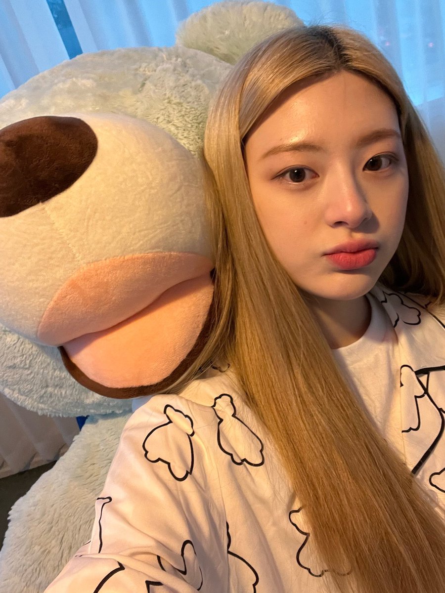 stereotype2u's tweet image. &amp;lt; STAYC - TEDDY BEAR &amp;gt; 1st Full Album