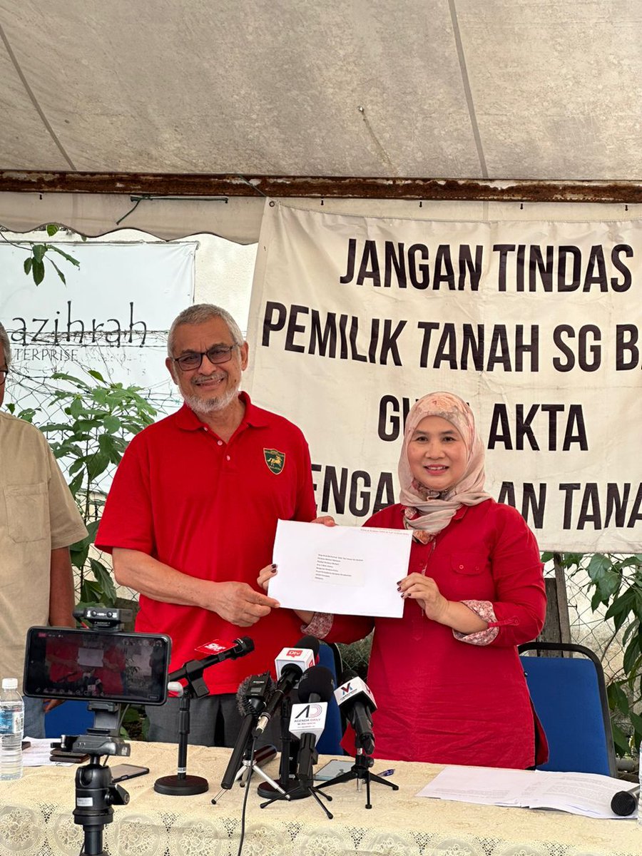 kgsgbaru's tweet photo. Sidang Media bersama Tn Hj @KhalidSamad dan serahan memorandum Cadangan Penyelesaian Isu Pengambilan Tanah dari Jawatankuasa Bertindak Kg Sg Baru kepada Perdana Menteri Dato’ Seri @anwaribrahim https://t.co/aLhwvjJf1m