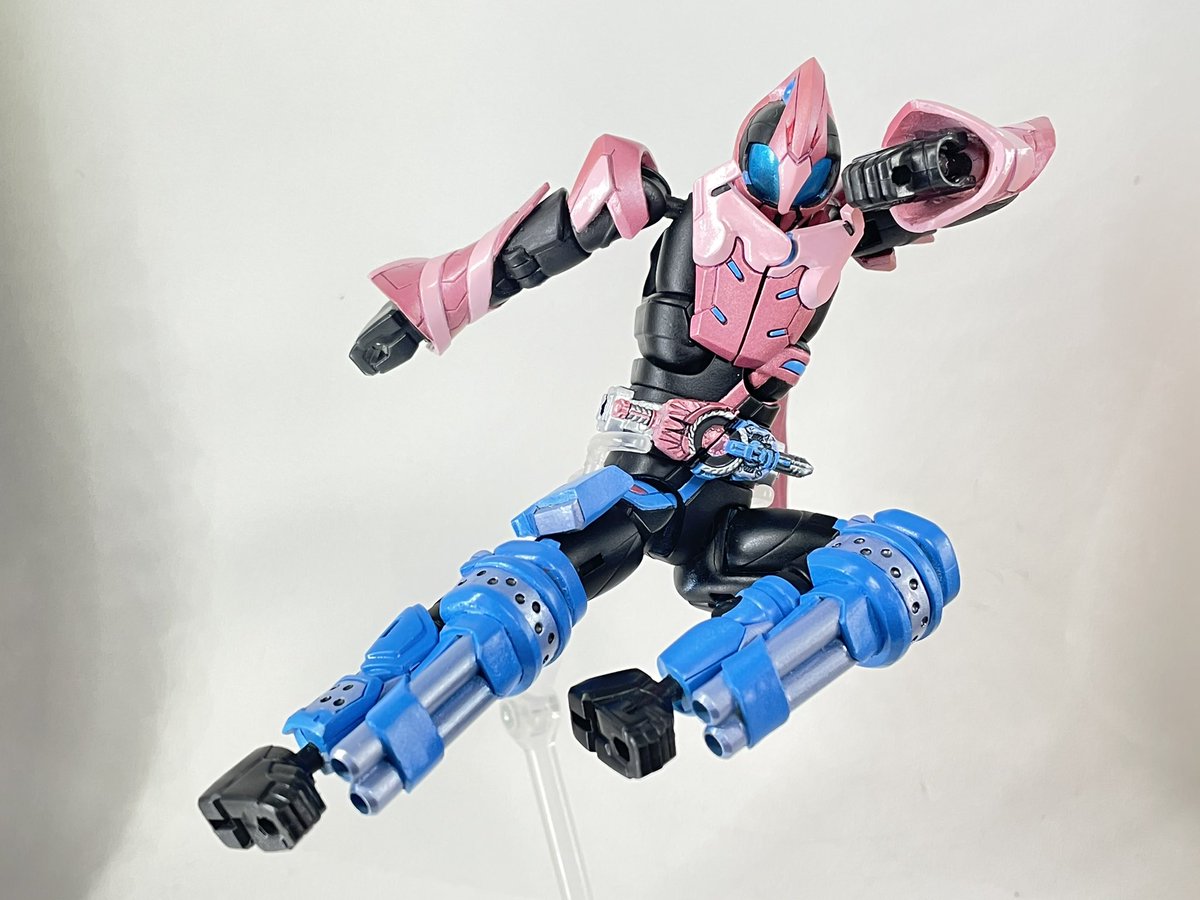 FuXm901's tweet photo. #ニチアサフィギュア改造部 9周年。そんなになったか。今年は「オレの変身した」戦隊とライダーのアバターを作り、モブライダーを大量生産するという今までにないデザインしまくりな年でした。
今年も十周年目がけて見せびらかしたいもん作り出していきましょう。
創始者：蝋燭・ザ・ショット https://t.co/wPo03lsqjr