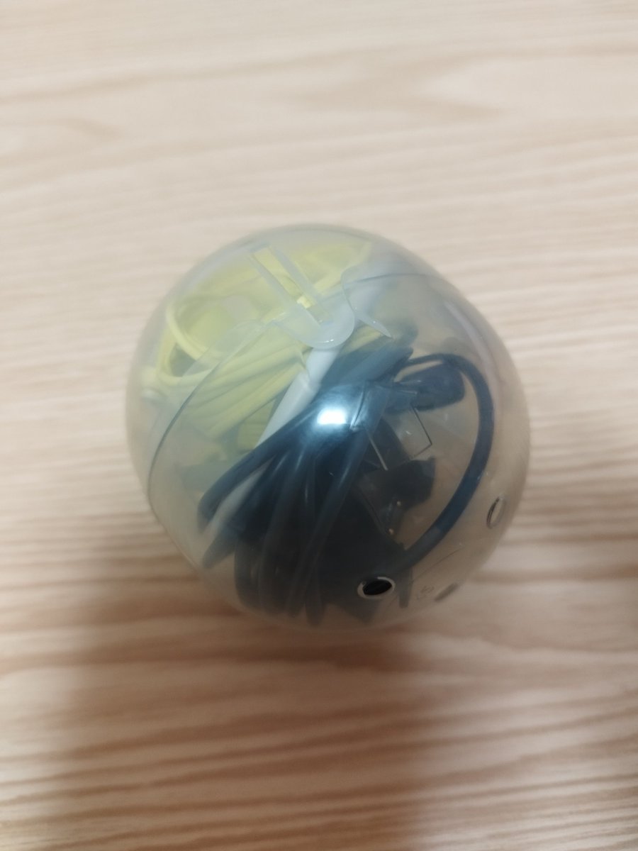 kaaa27naaa's tweet photo. コード類の持ち運びどうにかならんかな〜毎回絡まるな〜
↓
良い入れ物ないかな〜
↓
近くにガチャガチャの空きカプセル発見
↓
これちょうど良さそうじゃん！

ちょうど良かった https://t.co/aVye1pp19M