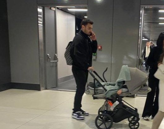 Kaan Ayhan, İstanbul'a geldi.

• Kaan Ayhan: "Ben de sizler gibi sabırsızım. İnşallah önümüzdeki günlerde yine görüşürüz."