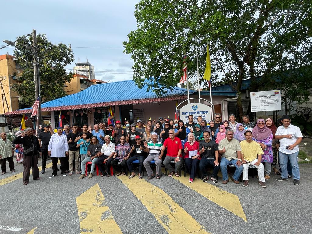 kgsgbaru's tweet photo. Sidang Media bersama Tn Hj @KhalidSamad dan serahan memorandum Cadangan Penyelesaian Isu Pengambilan Tanah dari Jawatankuasa Bertindak Kg Sg Baru kepada Perdana Menteri Dato’ Seri @anwaribrahim https://t.co/aLhwvjJf1m