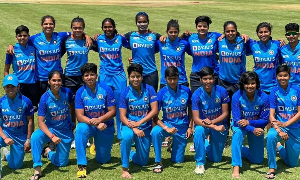 भारत की महिला अंडर-19 टीम को विश्वकप जीतने पर हार्दिक बधाई 

#under19worldcup
#ICCWorldCup 

@sudhirhp @Bhuttu26 @dnetta @JenabChandel @priyankagandhi