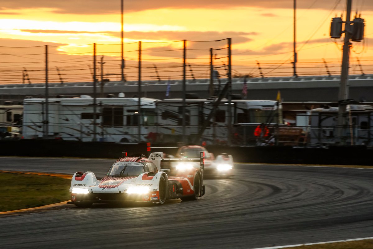 #IMSA - Here's our <a href="/IMSA/">IMSA</a> #Daytona24 interim report: both #Porsche963 from #PorschePenskeMotorsport suffered setbacks in the first two-thirds of the race

Further information and free downloads ⬇️
presse.porsche.de/prod/presse_pa…