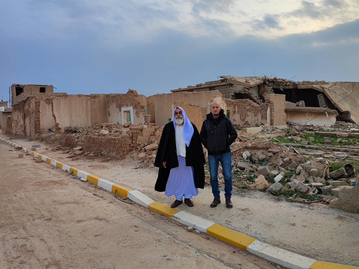HoellwarthJoe's tweet photo. 79 families from Sardasht in #sinjar mountain returned to Tel Azer. Mr Darwesh is standing in front of his destroyed house.
 @IOM promised to support the returners. But that don't happen. Until now 40 families  went back to Sardasht. Are 1000 Dollar enough to rebuild a house? https://t.co/zzMdNMZwJE