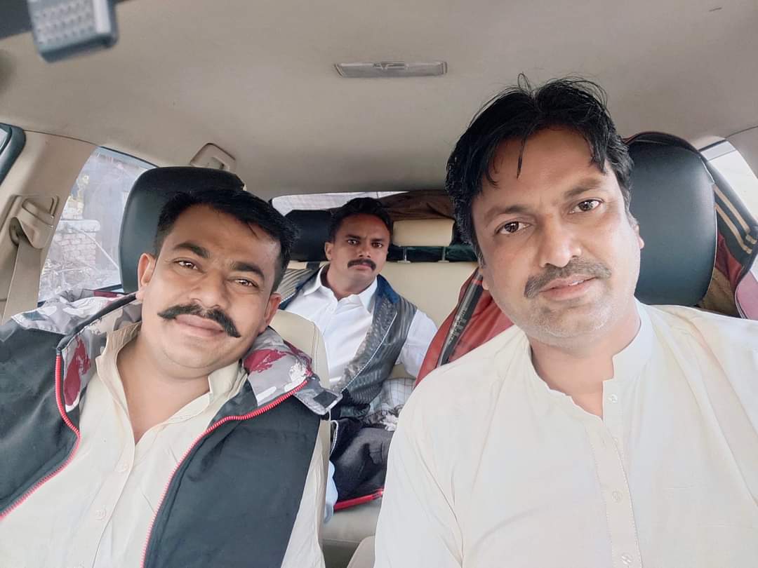 FaqirShiva's tweet photo. پاڪستان دراوڙ اتحاد جي مرڪزي اڳواڻن سان ڳڏجي اسلام آباد ڏانهن روان دوان
Way To islamabad 🇵🇰 https://t.co/nd6vgt56Lx
