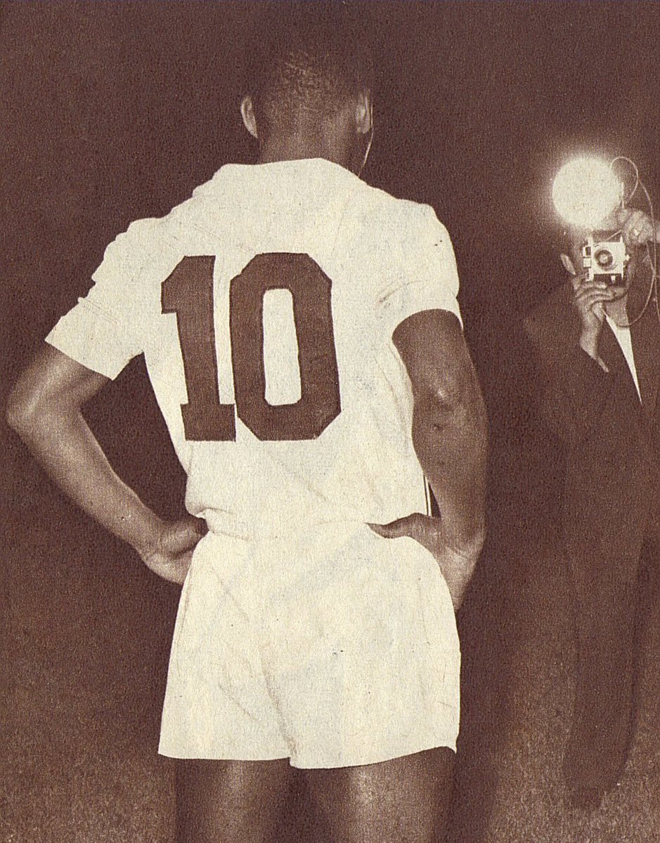 sifup's tweet photo. A un mes de su muerte 

⚽️ PELÉ ETERNO
O Rei: sus 40 goles en Chile
https://t.co/XbRokdrw3M

📝 Por Luis Urrutia O’Nell https://t.co/AEpNzErH4a
