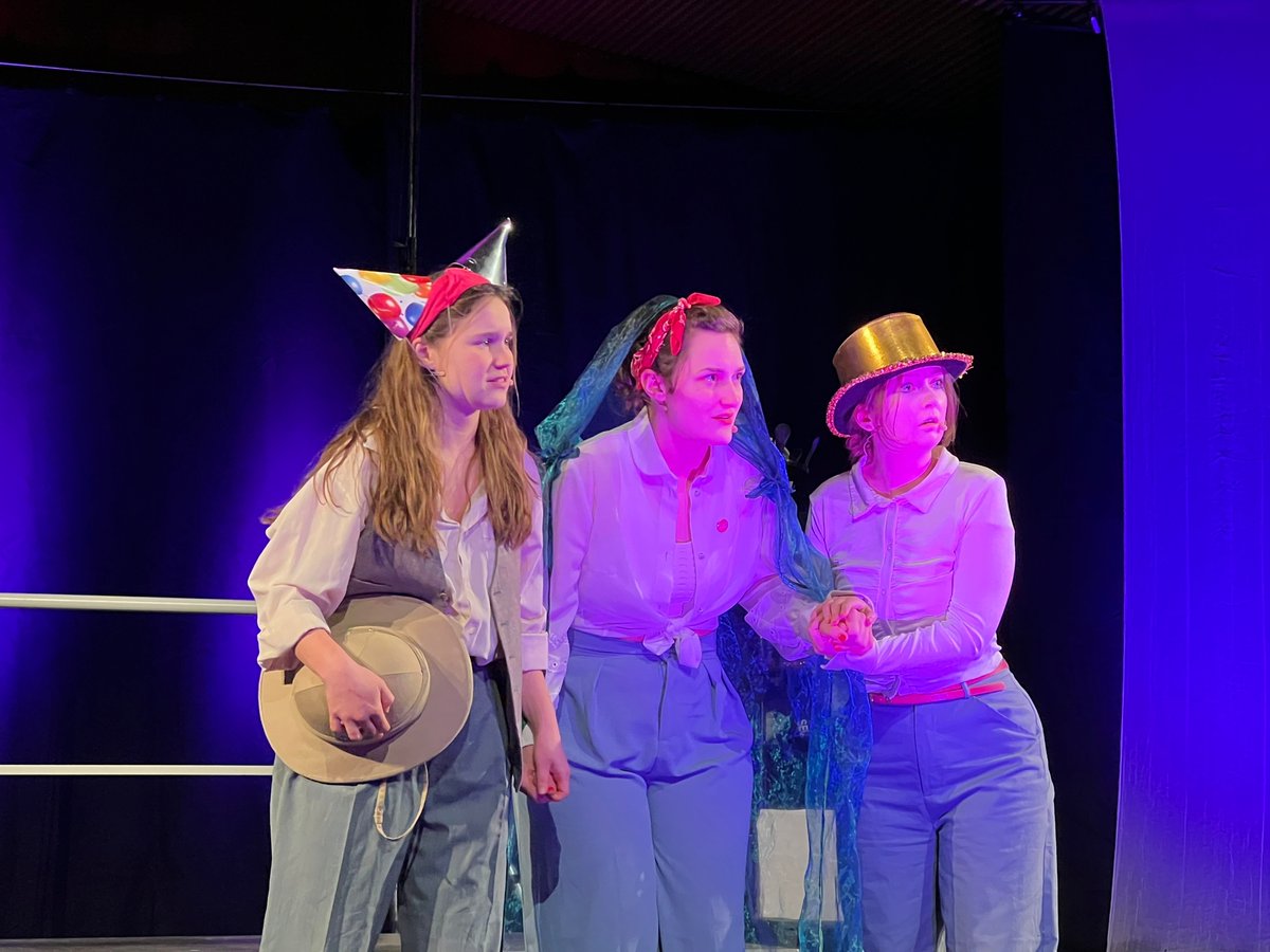 UPHamburg's tweet photo. The last curtain has fallen and we look back on ten amazing shows with twenty amazing movies! Which one was your favourite? ❤️ #asyouwantit #universityplayers #improvtheatre https://t.co/idYnBPtrJN