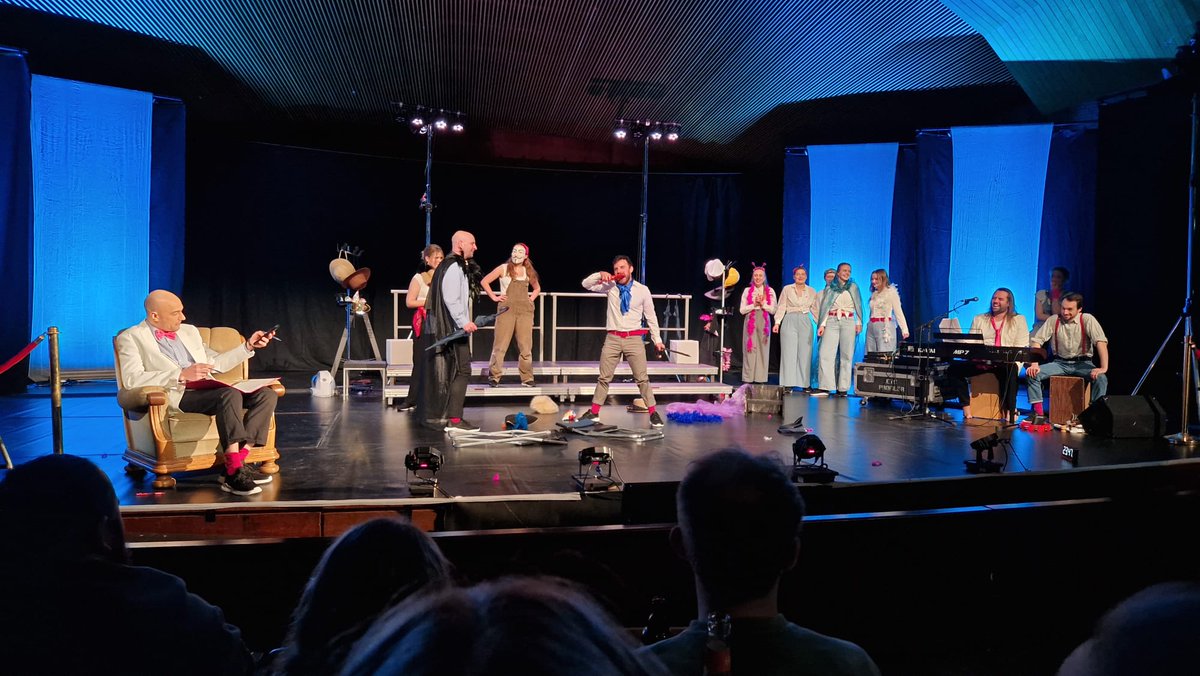 UPHamburg's tweet photo. The last curtain has fallen and we look back on ten amazing shows with twenty amazing movies! Which one was your favourite? ❤️ #asyouwantit #universityplayers #improvtheatre https://t.co/idYnBPtrJN