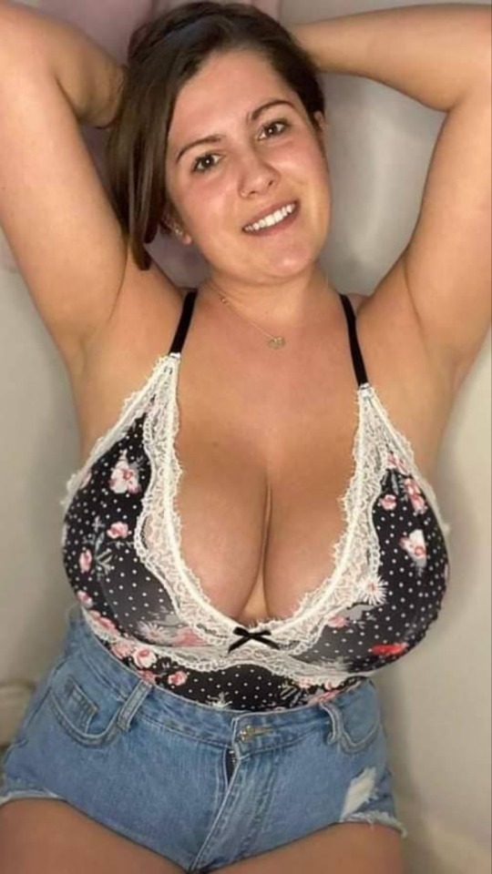 Hot Wives Club On Twitter Are You Into Busty Moms