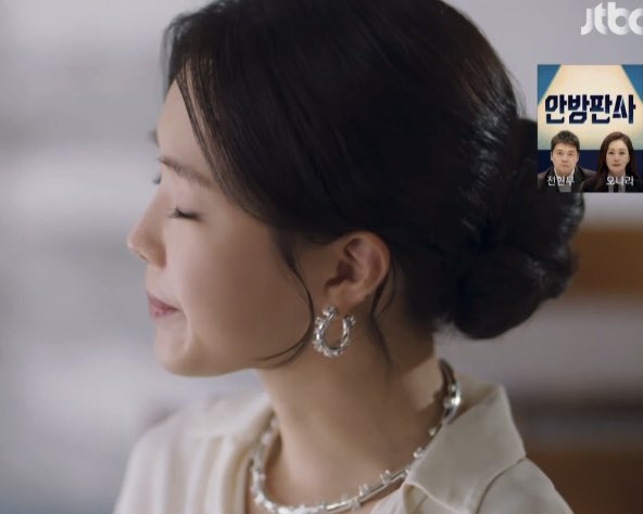 ginkgonut210's tweet photo. 대행사 보다가 깜짝 놀람 갑자기 귀신이 나온 건 아니고 걍 손나은 얼굴이 볼 때 마다 놀라움 https://t.co/J9e5n0NfP5