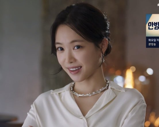 ginkgonut210's tweet photo. 대행사 보다가 깜짝 놀람 갑자기 귀신이 나온 건 아니고 걍 손나은 얼굴이 볼 때 마다 놀라움 https://t.co/J9e5n0NfP5