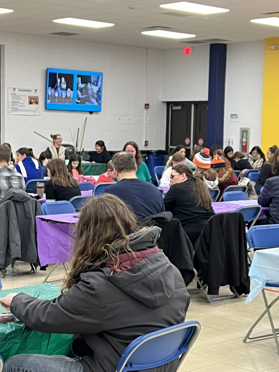 AngelaG730's tweet photo. BINGO! LL PTA and families had lots of fun in a Bingo extravaganza. It was a race to win the most candy bars! 🍫🍫🍫@JRiehman @D15Schools https://t.co/A3jPWHk1US