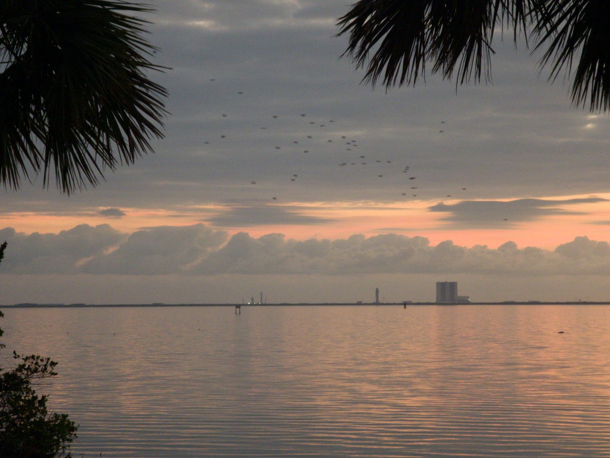SpaceCoastSkies's tweet photo. The gun shots sounds coming from the refuge this morning sound more like ultrasounds if that makes sense. I didn't try to record the sound but wish I did, maybe it was kinda like a water echo. What kinda gun does that? #sunrise #VAB #AtlanticFlyway #SpaceCoastSkies #birds #MINWR https://t.co/pPYfOAuaEu
