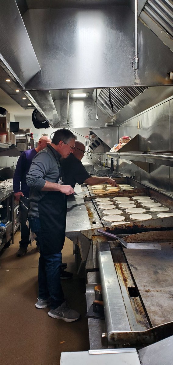 UCA_SAAC's tweet photo. SAAC Pancake Breakfast @Stobys has started! @UCASoftball covering the first shift! @BradTeague @DarrellWalsh1 &amp; @watty21 cooking! Our event benefits @Samaritans_Feet! Putting shoes on the children of Conway! https://t.co/kwfzlVANxu