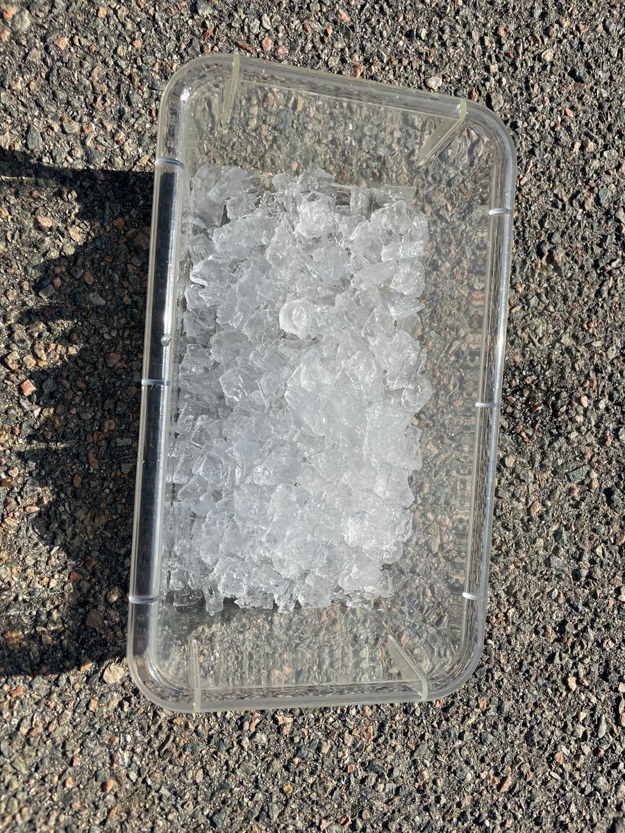 We had such a fun time with our science experiment on Friday! As an extension we decided to leave the extra ice outside all weekend and see what happens. We can’t wait to observe what the ice looks like tomorrow when we get back to school! #solidliquidgas 
#kinder