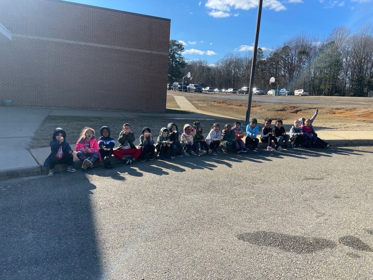 allygal513's tweet photo. We had such a fun time with our science experiment on Friday! As an extension we decided to leave the extra ice outside all weekend and see what happens. We can’t wait to observe what the ice looks like tomorrow when we get back to school! #solidliquidgas 
#kinder https://t.co/3LJEqKfCyp