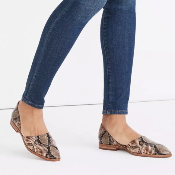 DeeGirdler's tweet photo. So good I had to share! Check out all the items I'm loving on @Poshmarkapp #poshmark #fashion #style #shopmycloset #charlotteolympia #betula #madewell: https://t.co/TiyITjwbGl https://t.co/PmFXJMkxDw